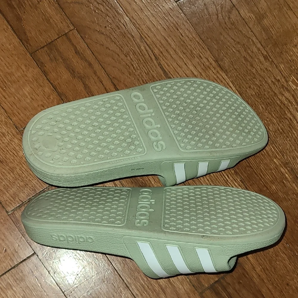 Adidas‎ Light Green Slide Sandals Mens 6 Womens 7